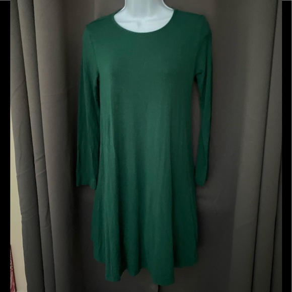 Green dress - Picture 1 of 3